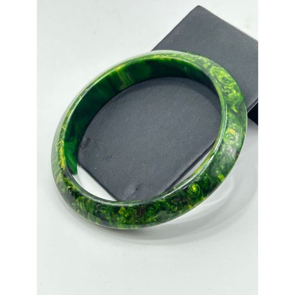 Vintage Marbled Green Bakelite Bangle Bracelet Dark Green Edged Pointy Design - Picture 6 of 9
